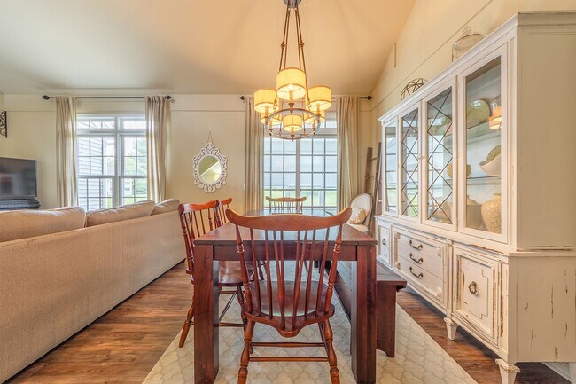 Building Photo - Fully Furnished Executive Condo