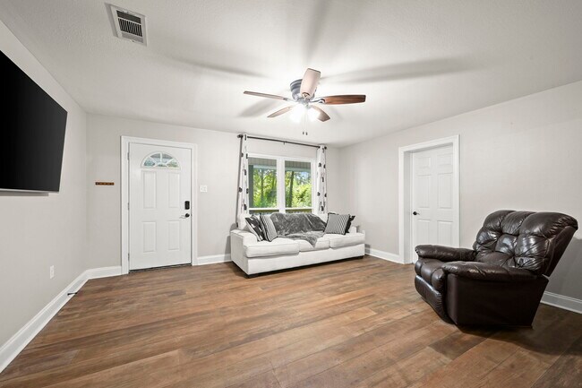 Building Photo - 23705 Walker South Rd