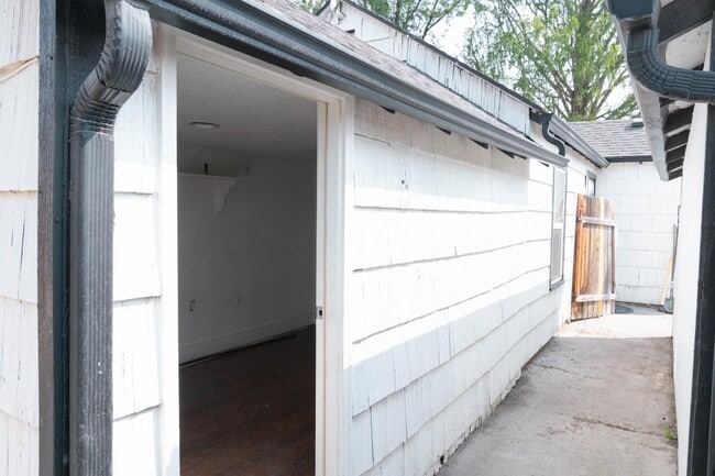 Building Photo - 1117 N Midland Blvd