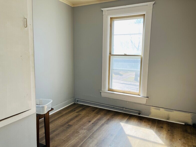 Bedroom2 - 527 S Oak Ave