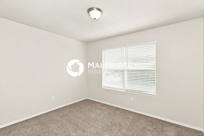 Building Photo - 3 Bedroom Pet-Friendly Home in Fort Worth, TX with Main Street Renewal
