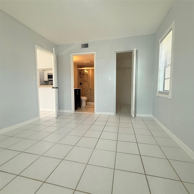 Building Photo - 9466 Boca Cove Cir