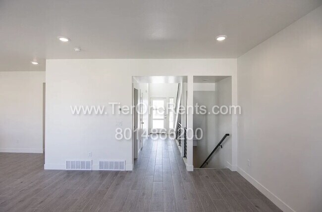 Building Photo - NO DEPOSIT option available for qualified ...