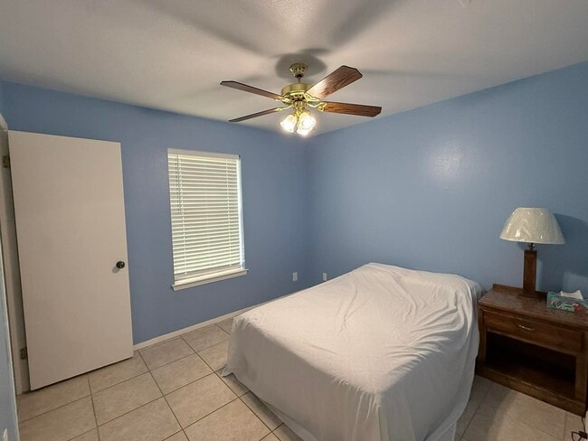 Building Photo - 1709 Kingwood Dr