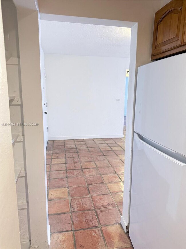Building Photo - 1205 Mariposa Ave