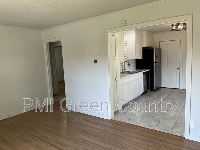 Building Photo - 4326 S Owasso Ave