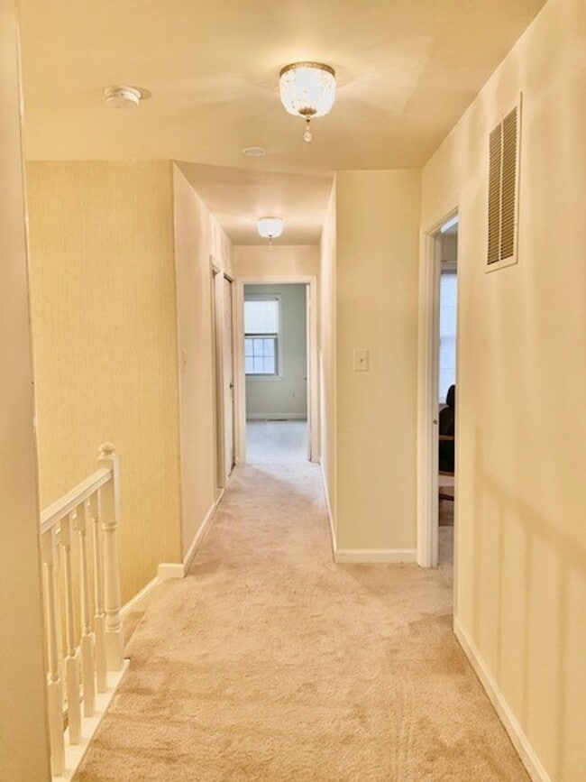 Building Photo - Beautiful home in North Bethesda with atta...