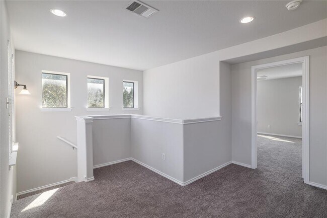 Building Photo - 315 Settlers Home Dr