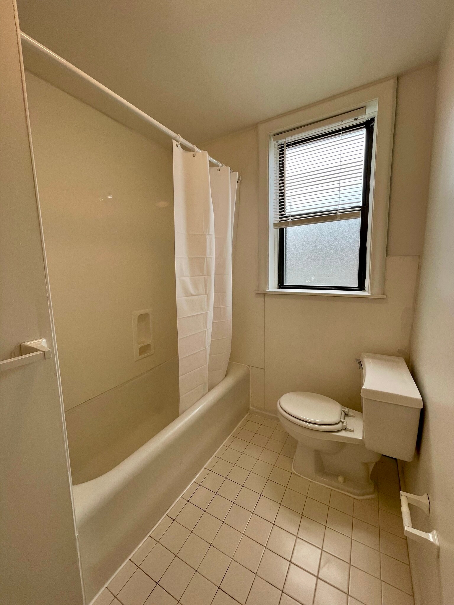 Building Photo - 6238 Southwood Ave