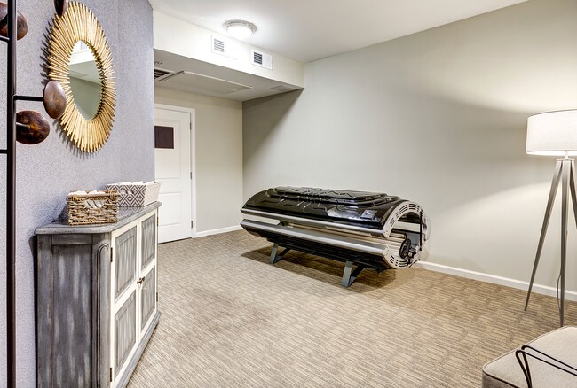 Building Photo - 4921 Pretty Lake Ave