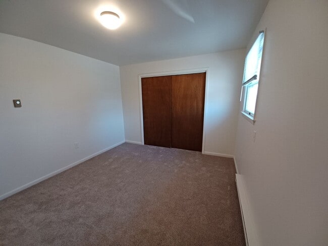 Building Photo - 2 Bedroom 1 Bathroom Apartment in Elizabethtown!