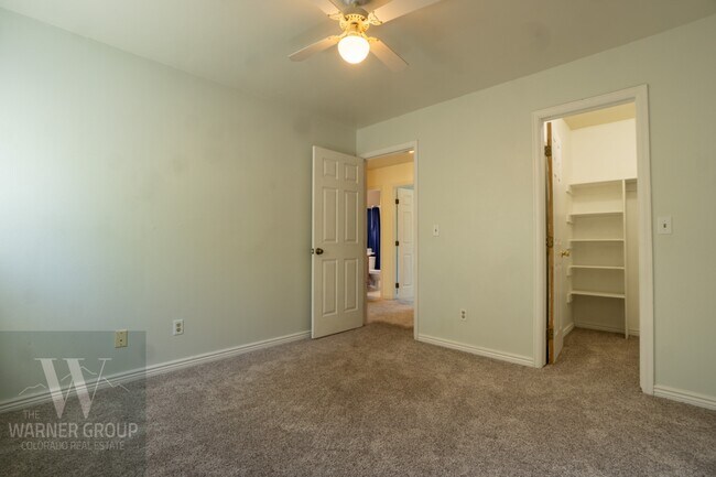 Building Photo - 590 Crosstrail Dr