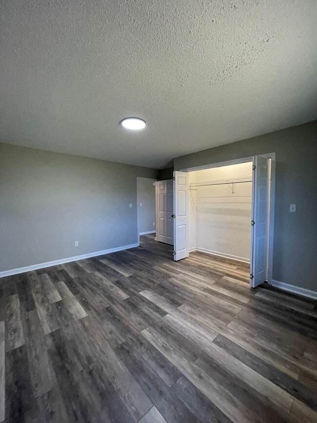 Building Photo - 407/409 Walnut Road