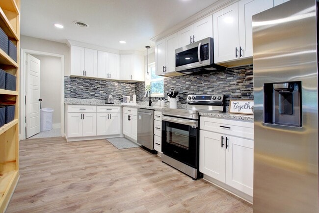 Building Photo - 5709 Walraven Cir