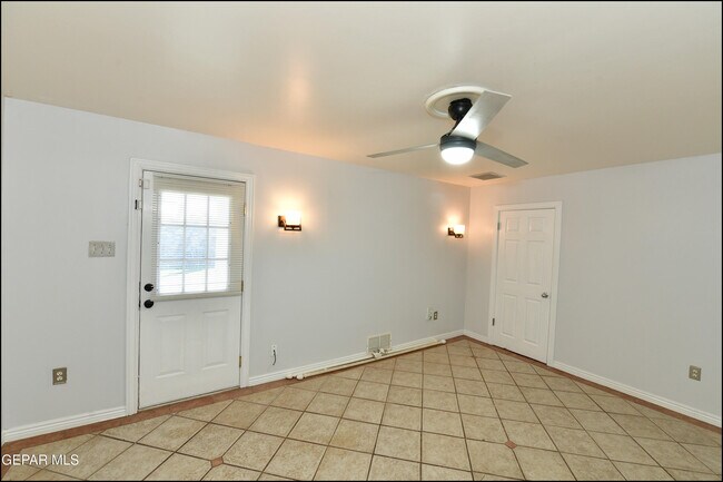 Building Photo - 415 Balboa Rd