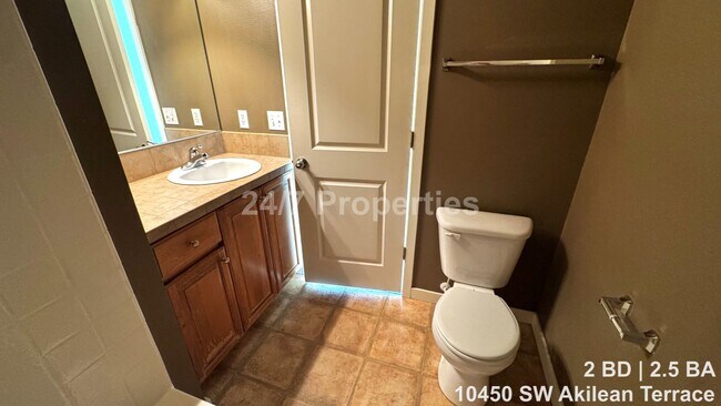 Building Photo - Bright 2 BD | 2.5 BA Townhome with A/C and Parking - Tigard