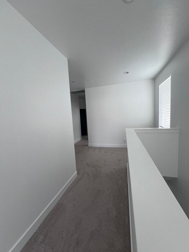 Building Photo - Stylish Desert Ridge Townhome with Modern Finishes & 2-Car Garage