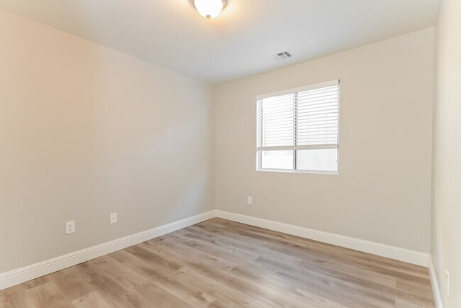 Building Photo - 5677 Bonds Flat St