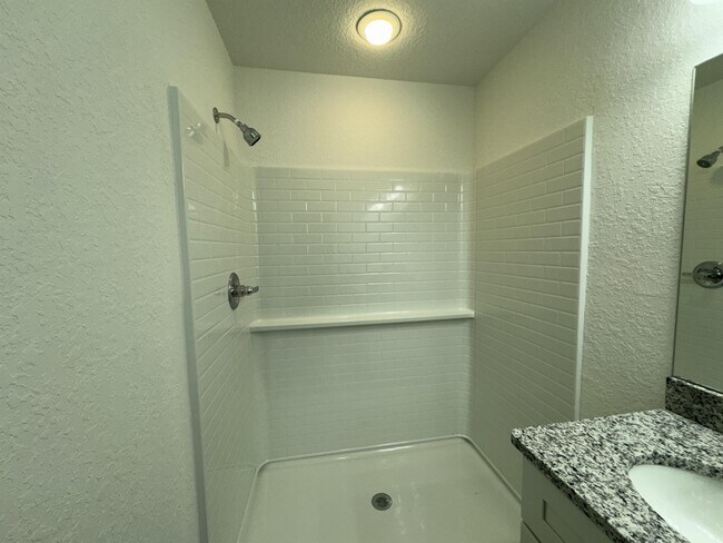 Building Photo - 91 Maple Dr