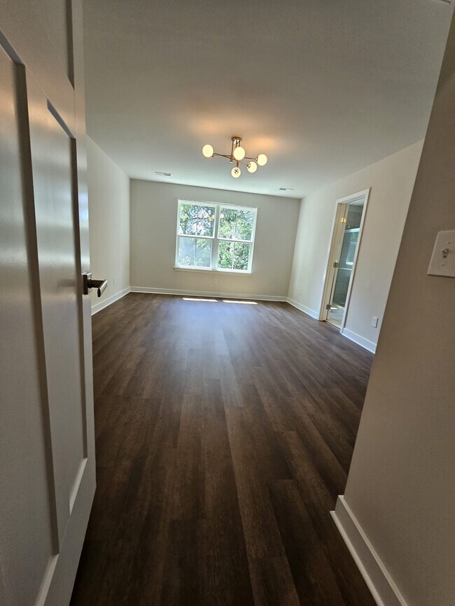 Building Photo - 53 Connaught Ct