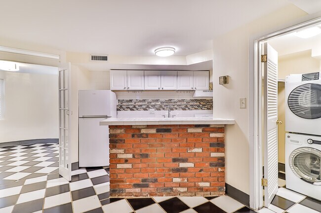 Building Photo - 821 North Carolina Ave SE