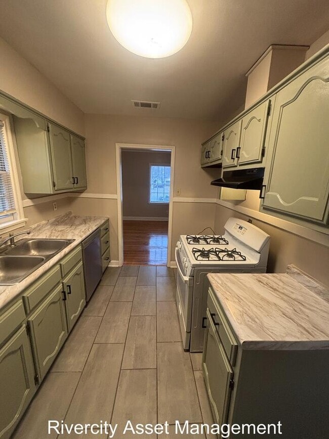 Building Photo - BERCLAIR BEAUTY!!!!!! YOU DON'T WANT TO MISS THIS ONE!!!