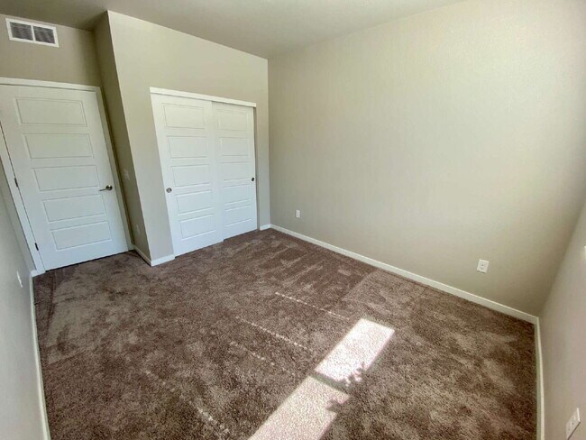 Building Photo - Don’t Miss Out on this 2 Bed/2 Bed in Litt...