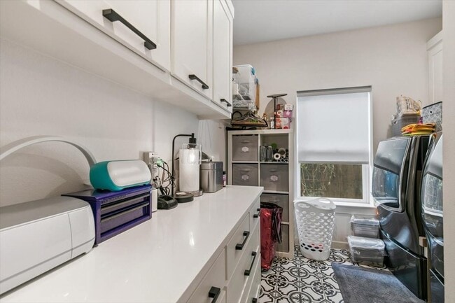 Building Photo - 809 Meadowbend Loop S