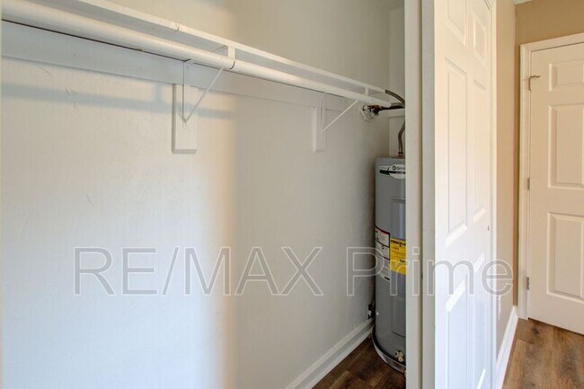 Building Photo - 4601 Hardy Dr