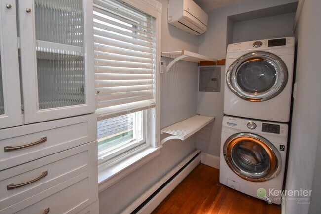 Building Photo - 2 Bedroom, 1.5 Bath Twin in Doylestown