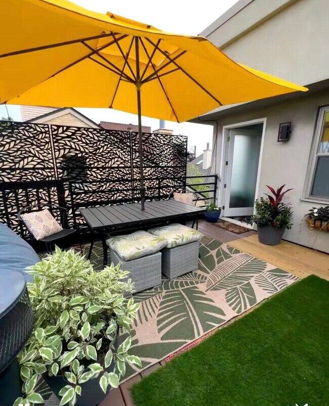 Building Photo - 2750 N Wayne Ave