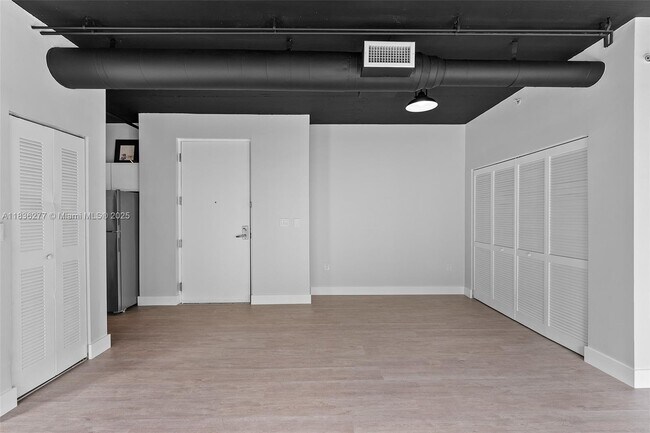 Building Photo - 455 NE 25th St