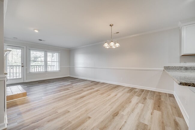 Building Photo - Charming 2 bed 2 bath condo with great water views in gated community in Charlotte on Lake Wylie!