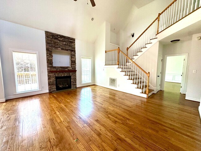 Building Photo - 4852 Knollview Dr