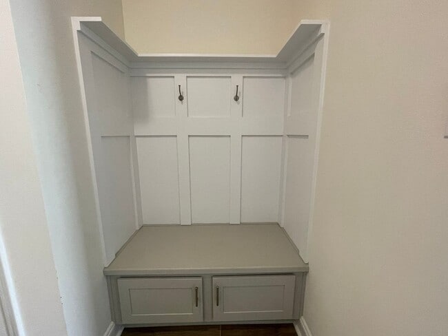 Building Photo - 3 Bedroom, 2 bathroom in Twin Beech Estate...