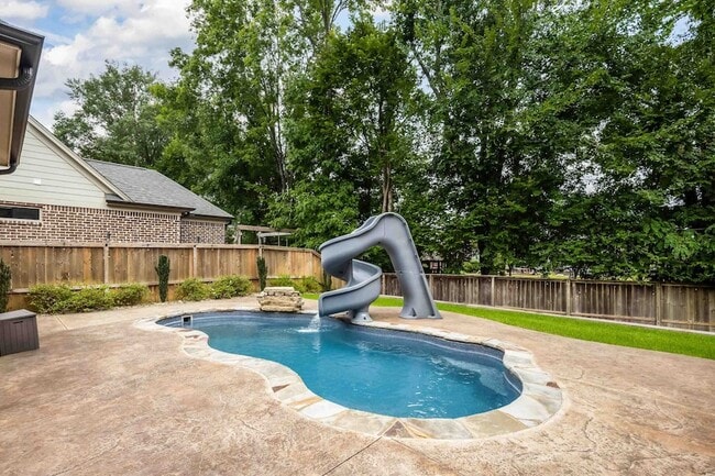 Building Photo - 1385 Belfair Dr