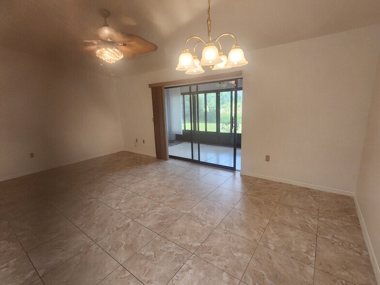 Building Photo - 26186 Northern Cross Rd