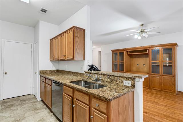 Building Photo - 721 Somerset Dr