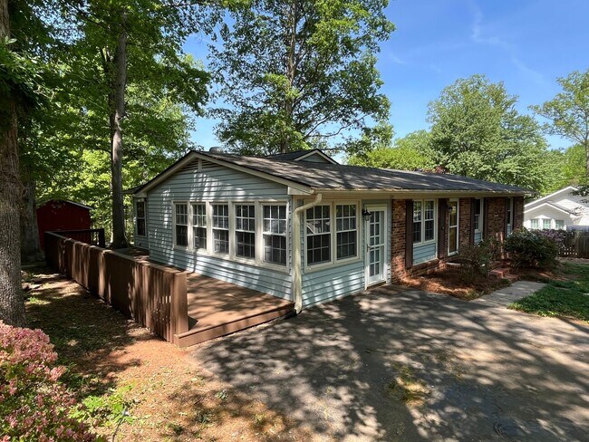 Building Photo - Charming 3-bedroom, 1.5-bathroom property in Pfafftown