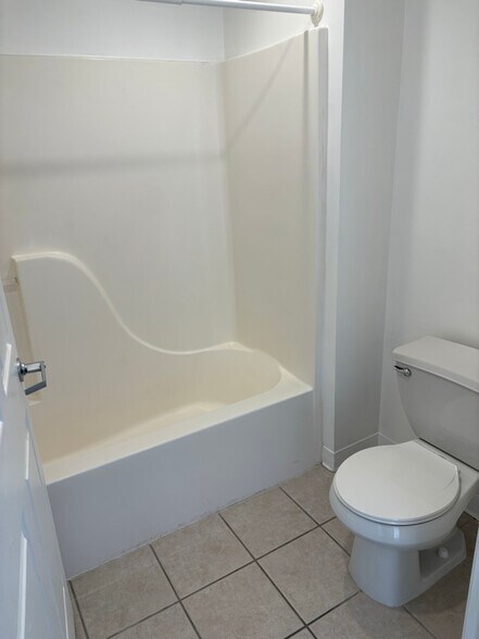 Building Photo - 150 N Main St