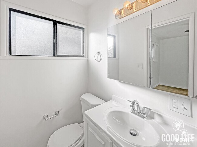 Building Photo - Charming 3B/2BA House w/ Attached Garage & Washer/Dryer in Clairemont!