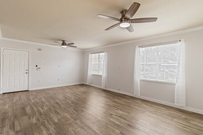 Building Photo - Newly updated 2 Bed / 2 Bath condo availab...