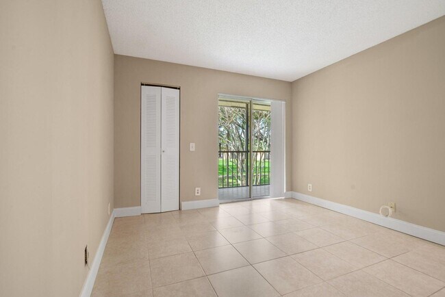 Building Photo - 516 Meadows Cir