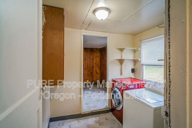 Building Photo - 4007 SW Comus St