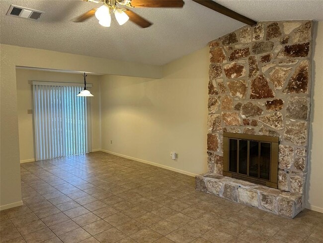 Building Photo - 2114 Lear Ln