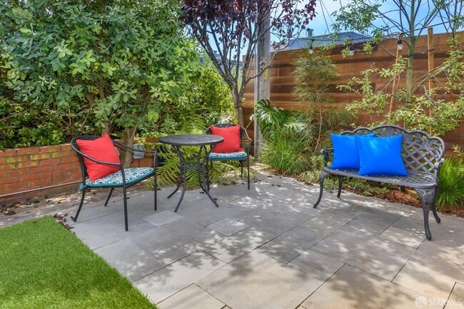 Building Photo - 177 Meadowbrook Dr