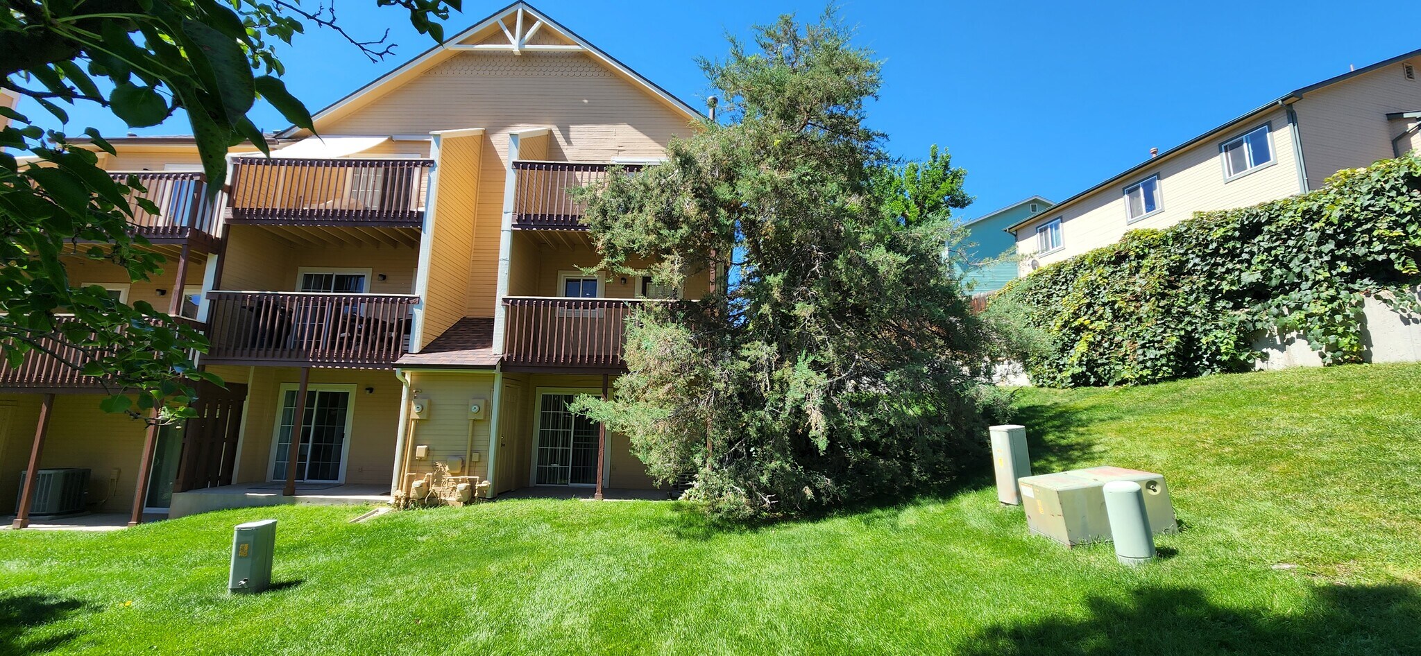 3 level walkout basement - 415 Pheasant Run