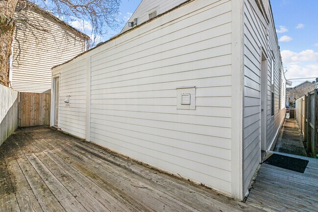Building Photo - 2604 Valence St