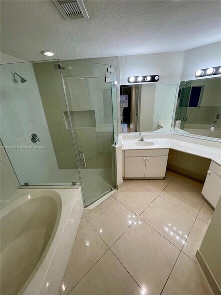 Building Photo - 4101 SW 148th Pl