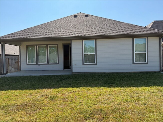 Building Photo - 15228 Tattle Crk Ln